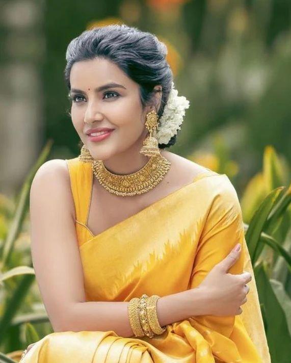 Exclusive hot photos | Priya Anand very sizzling Hot photos yellow Saree