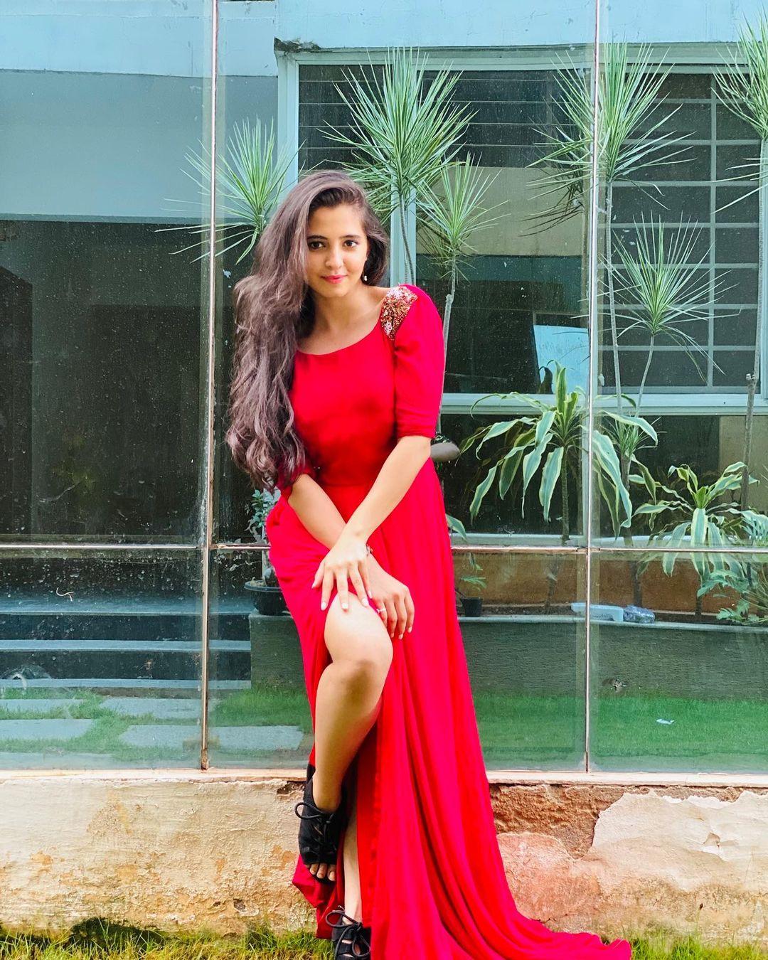 Hot and sexy stills| Preethi Asrani very sizzling and glamours photos