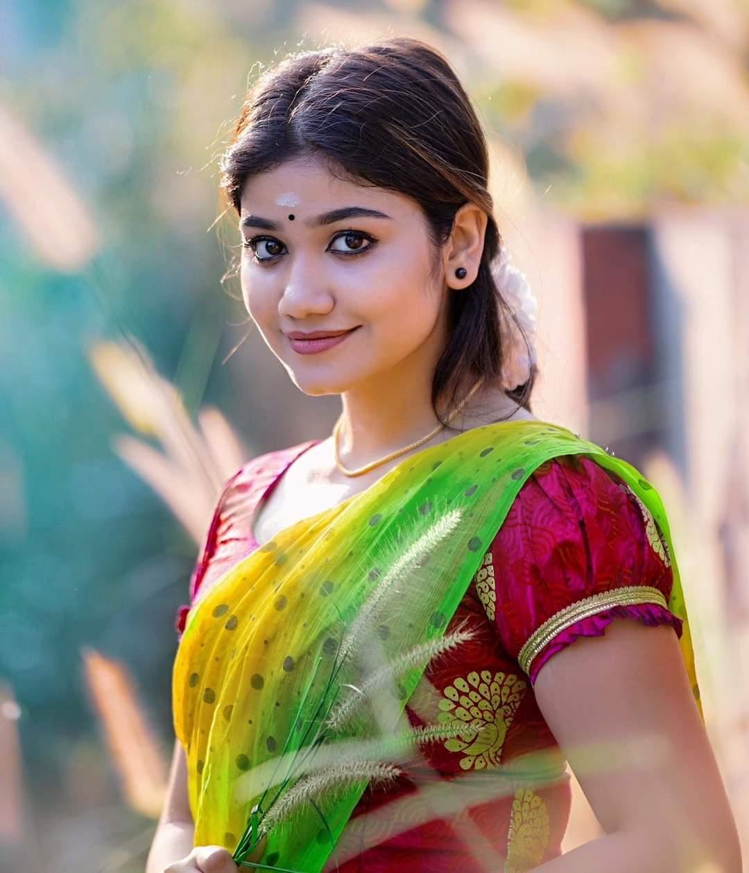 Beautiful and glamours photos | Jasnya jayadeesh latest very glamours and cute picture