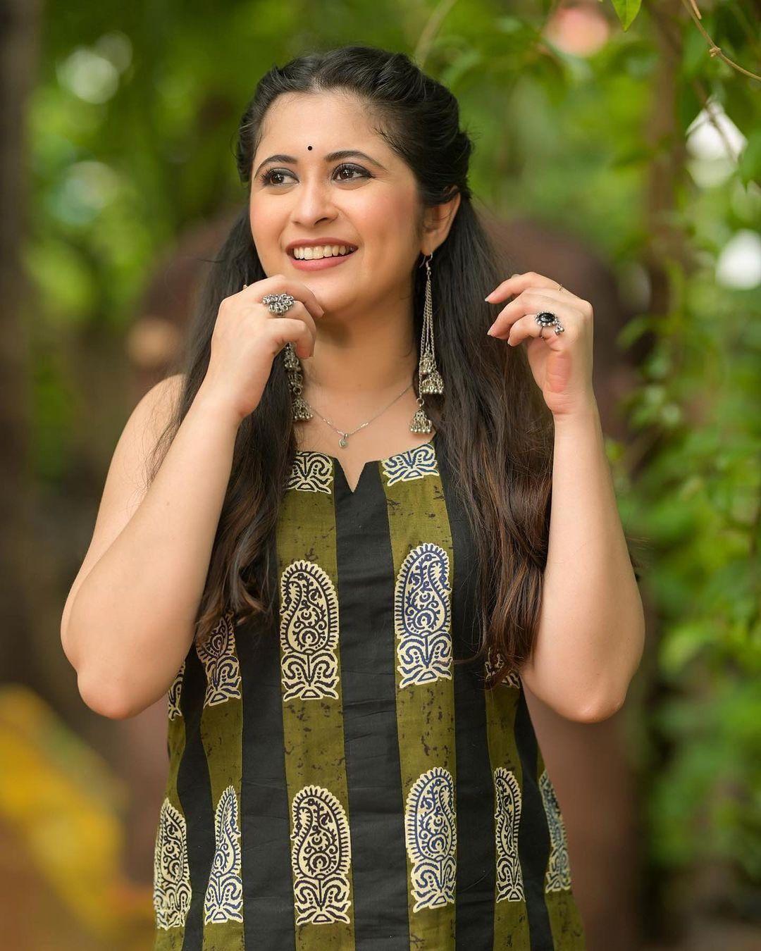 Bollywood actress hot photos | Gayatri Datar very stylish and glamours photos