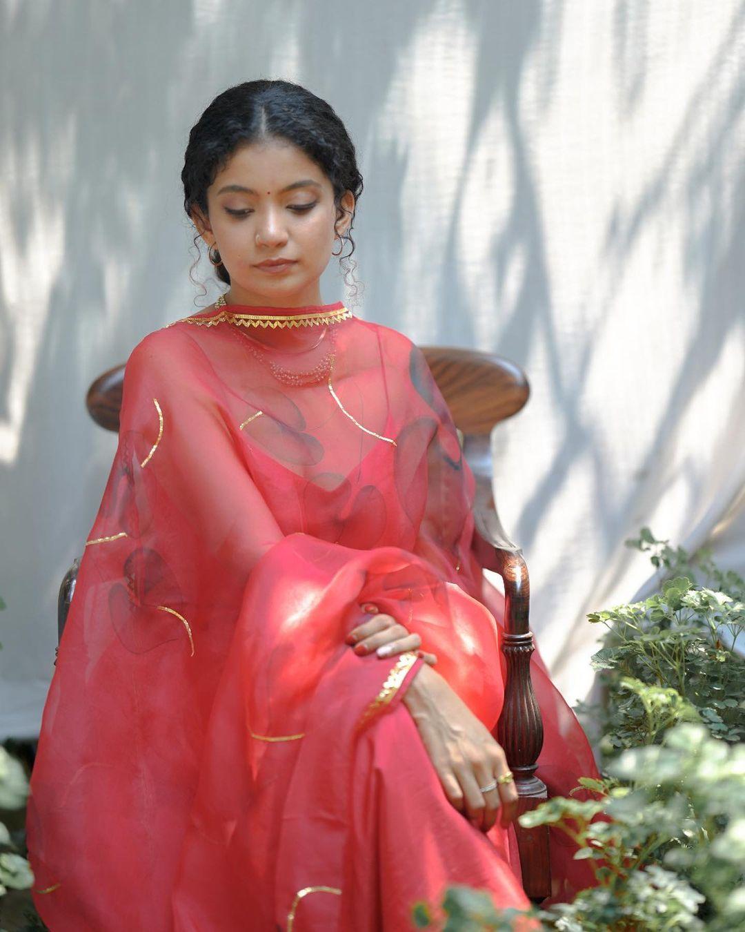 Glamorous and cute stills | Anna Ben exposing Cleavage in transparent dress