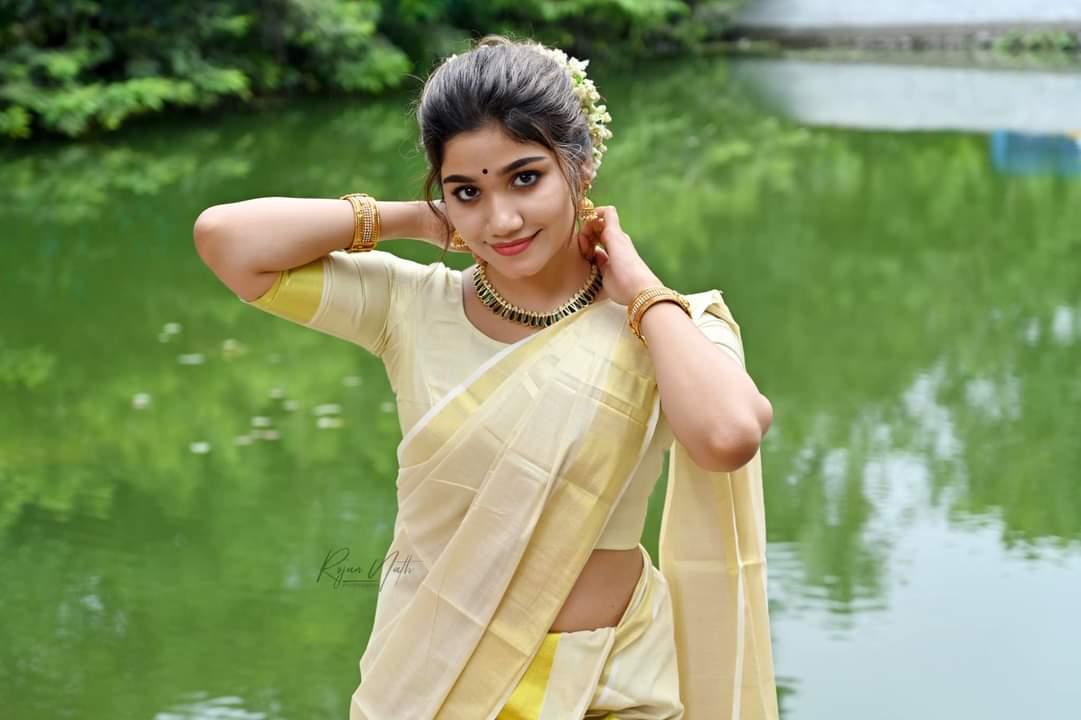Glamours and sexy photos | Jasnya jayadeesh latest very glamours and cute picture