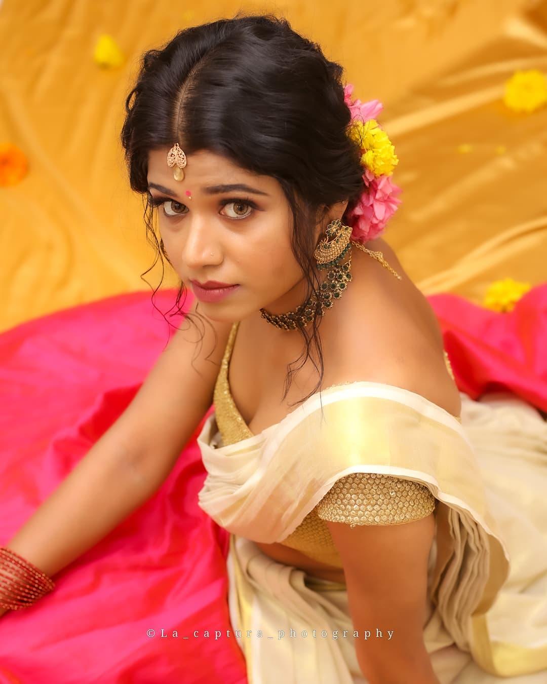 Half saree hot photos | Anju Krishna in half saree hot and sexy photoshoot