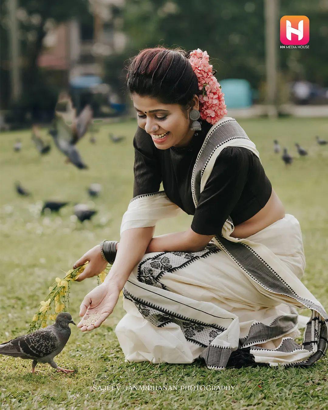 Malayalam Actress hot photos | Anju Krishna in Kerala set saree hot and sexy photos