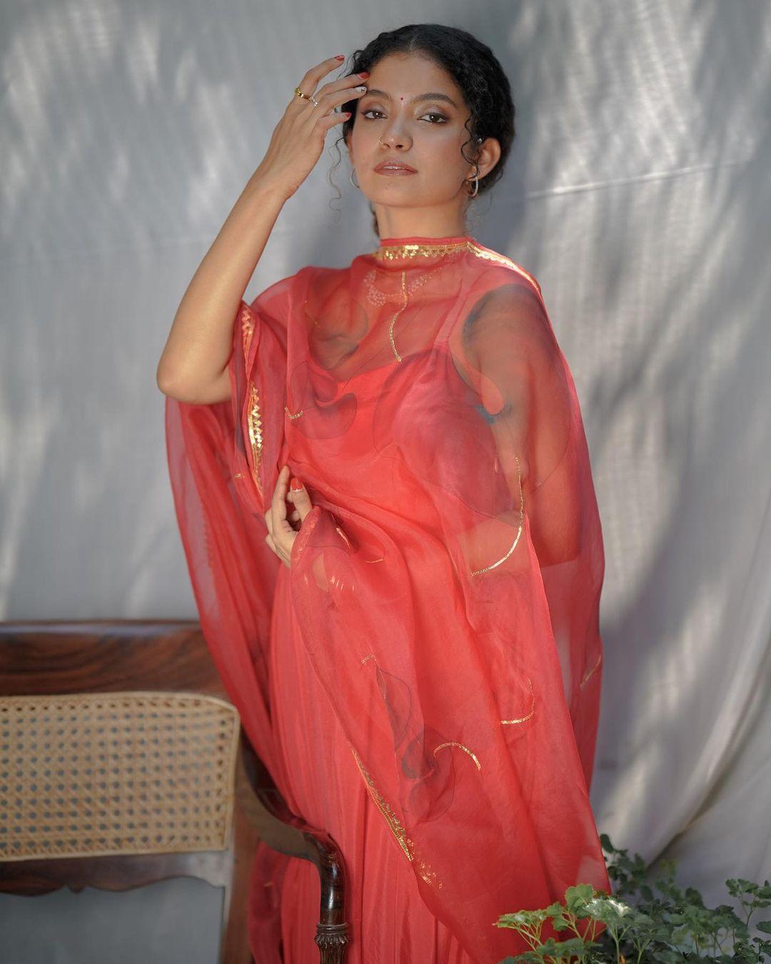 Malayalam Actress hot photos | Anna Ben exposing Cleavage in transparent dress