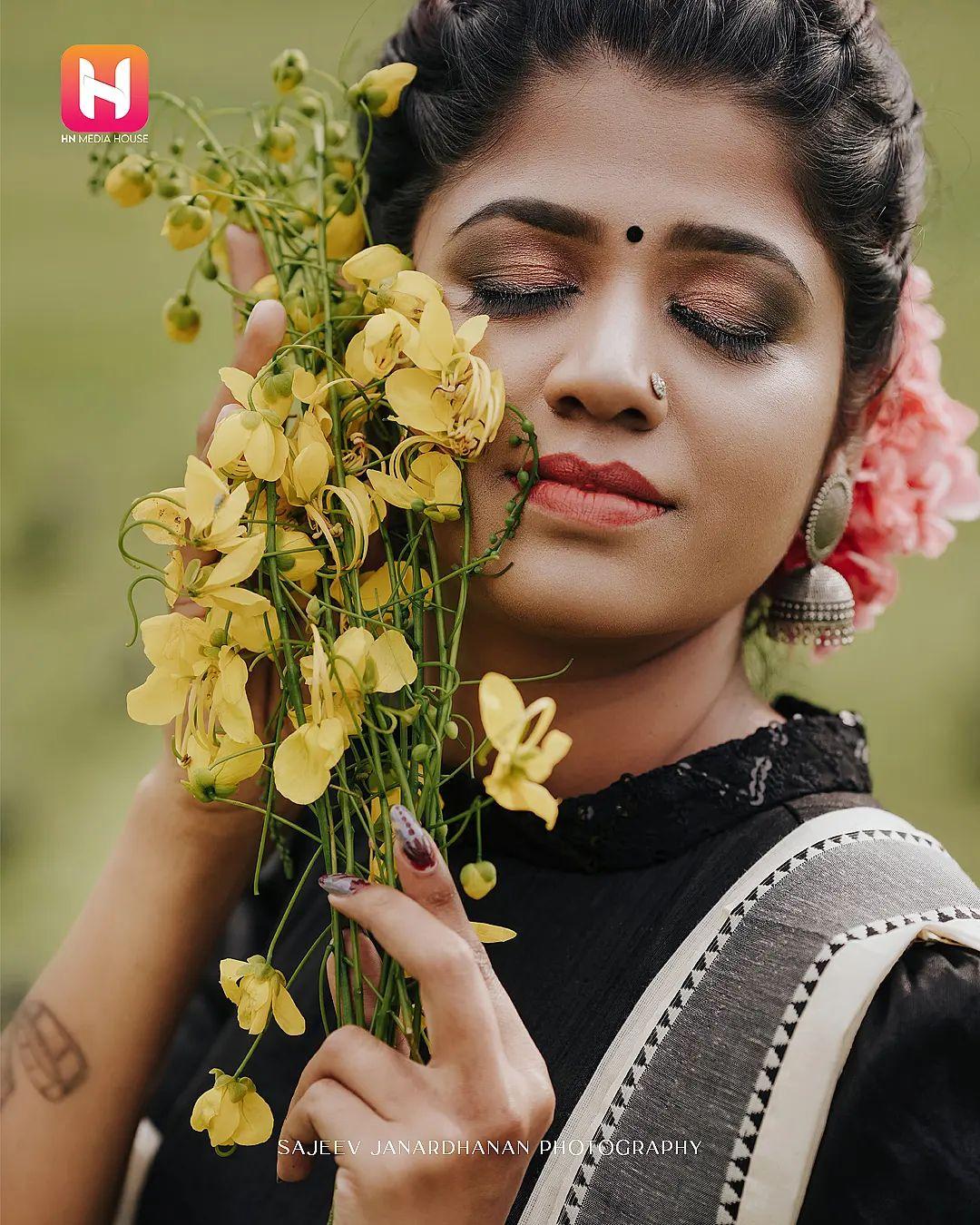 Television actress hot photos | Anju Krishna in Kerala set saree hot and sexy photos