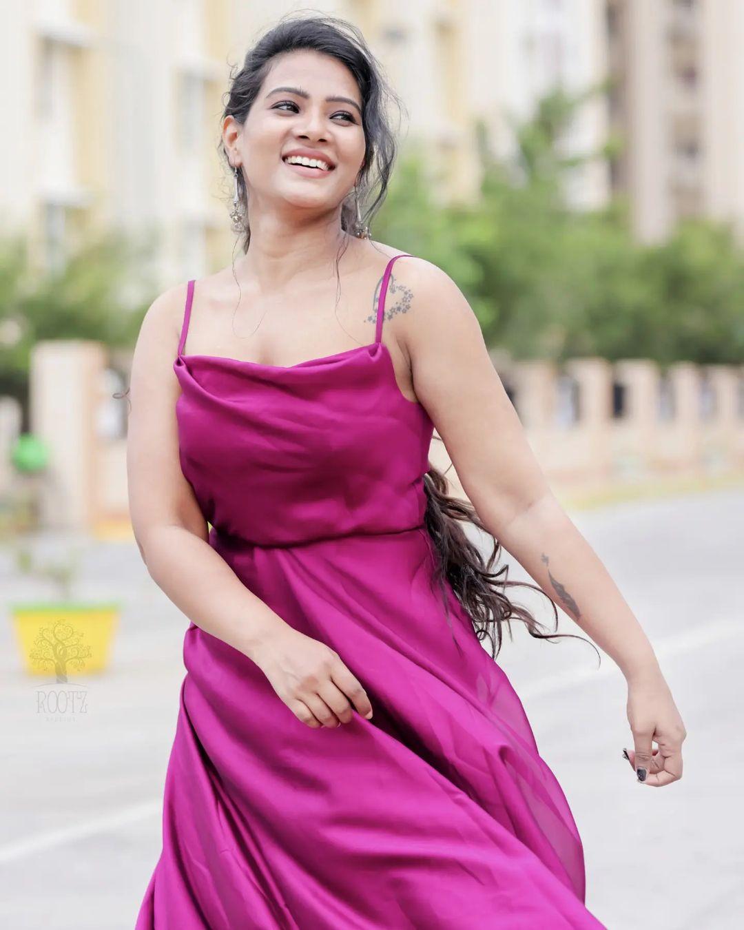 Exclusive hot photos gallery | Dhivya Dhuraisamy in red dress hot and sexy photos