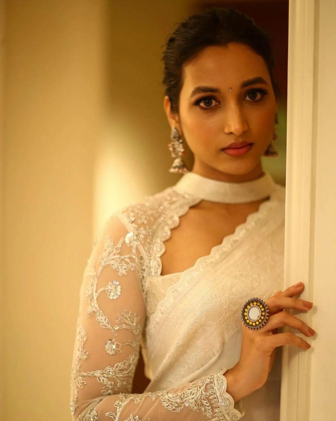 Glamorous and cute stills | Srinidhi Shetty in stylish and glamorous photos in white saree