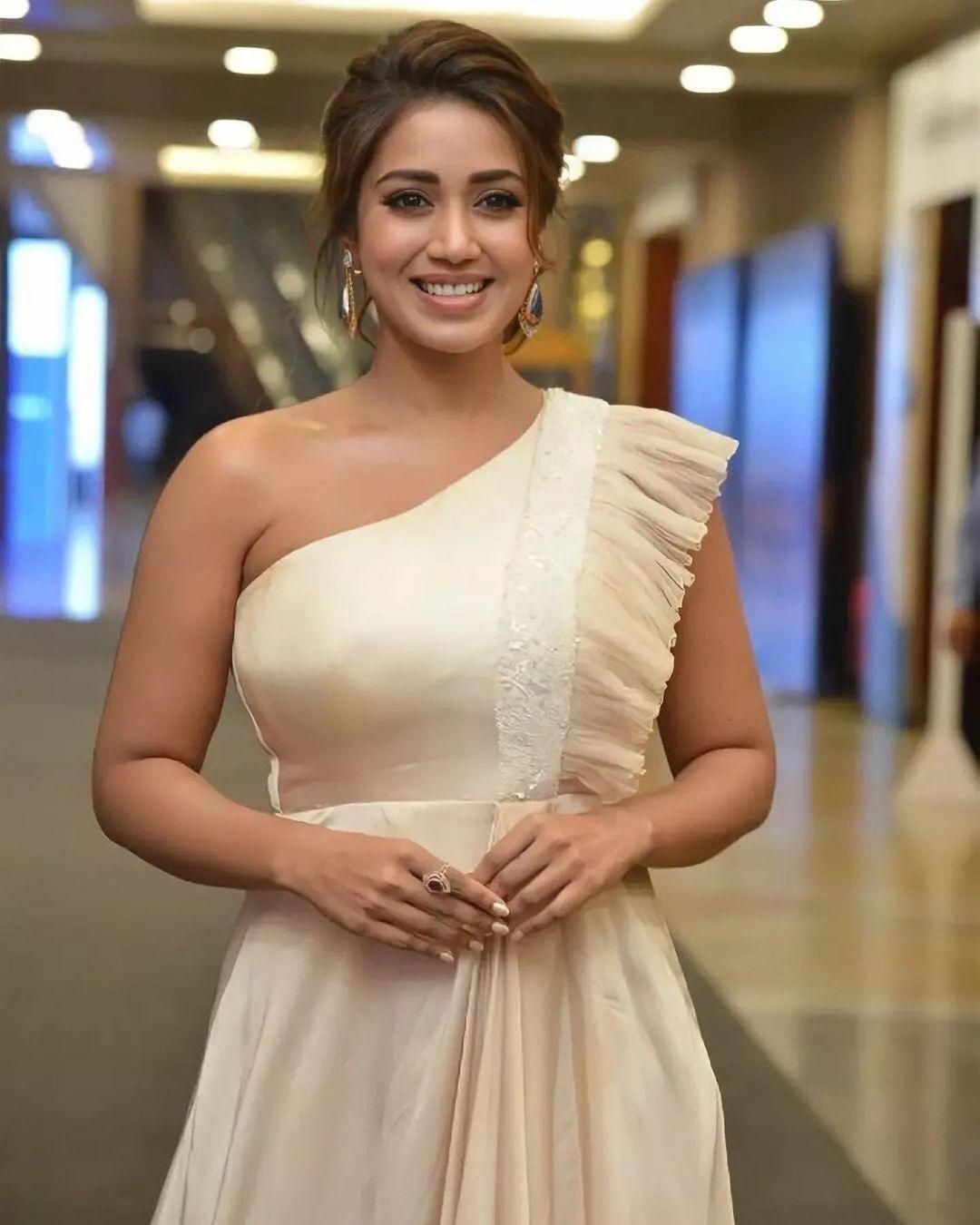 Looking very glamours and sexy photoshoot | Nivetha Pethuraj beautiful and glamours photos gallery