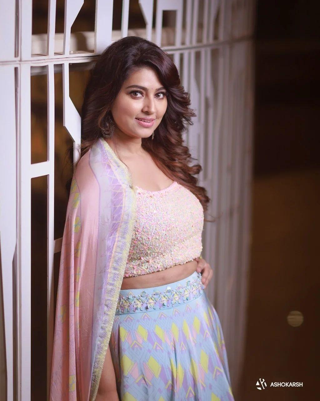 Exposing hot photos gallery | Sneha in lehanga stylish and sexy photoshoot