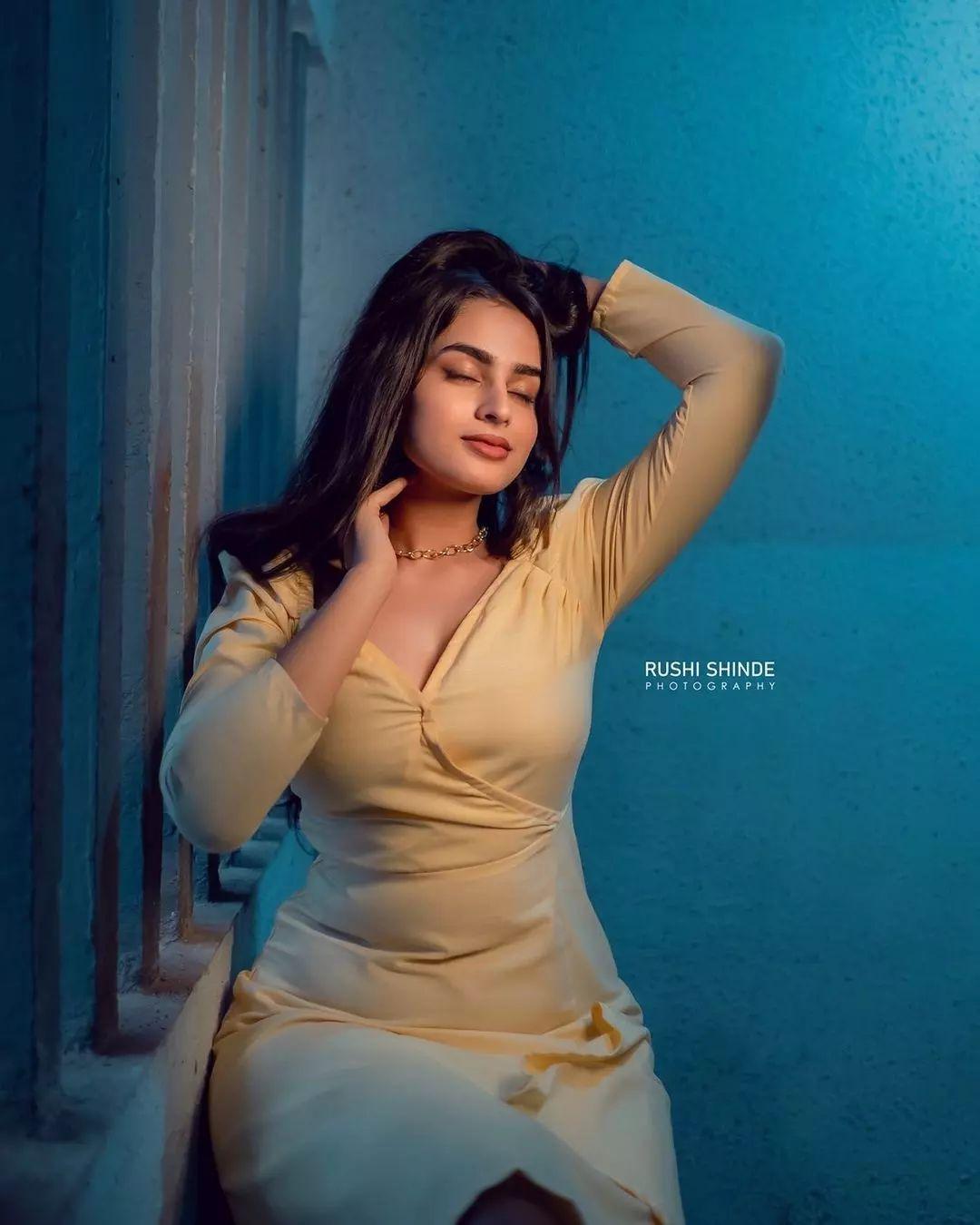 Glamours and cute stills | Ayesha Khan beautiful and glamours photos gallery
