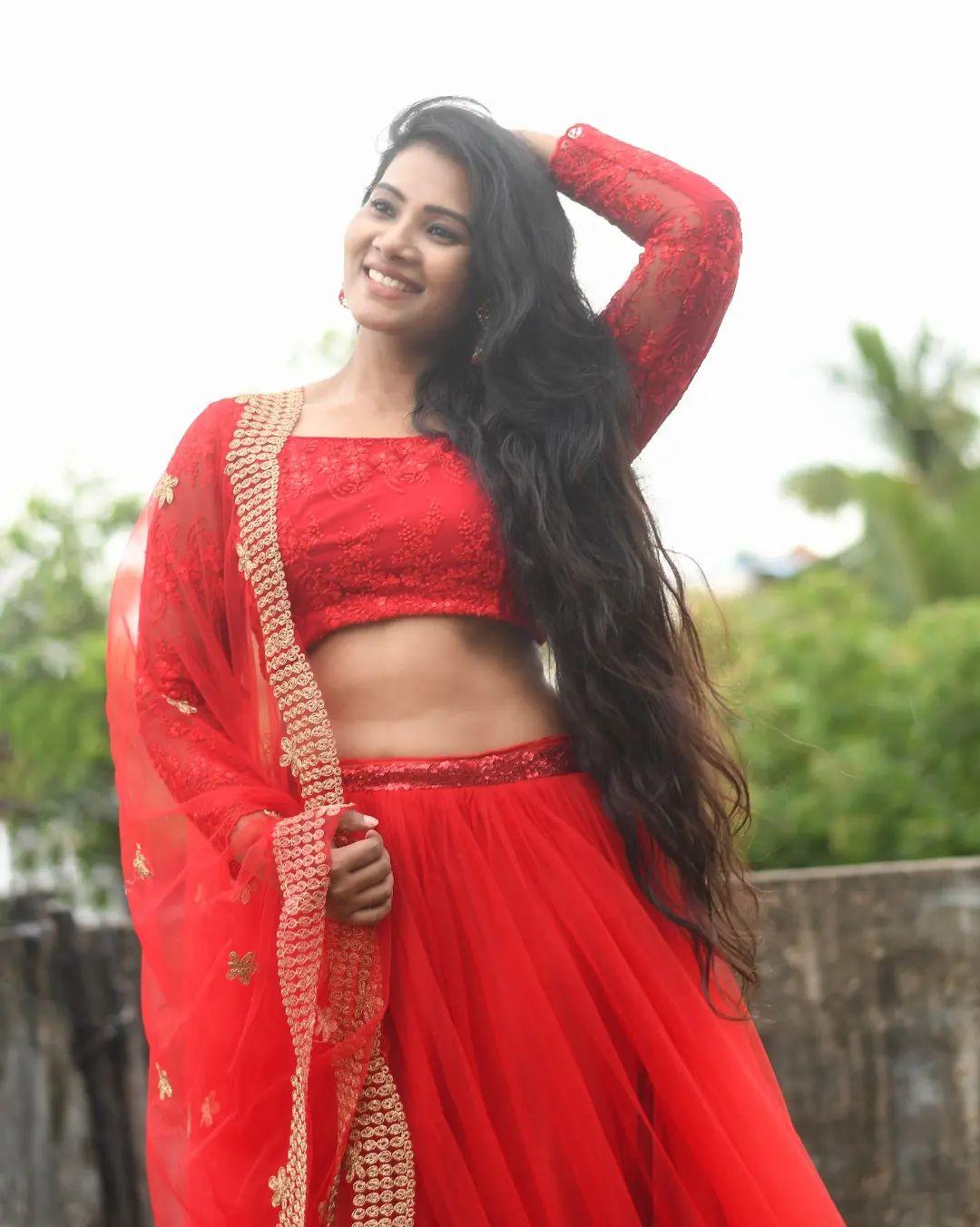 Glamours and cute stills | Dhivya Dhuraisamy in lehanga hot and sexy photoshoot