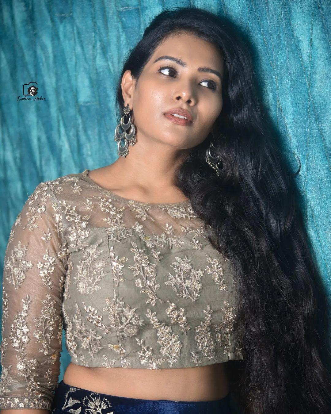 Looking very sexy photos | Dhivya Dhuraisamy in lehanga hot and sexy photoshoot
