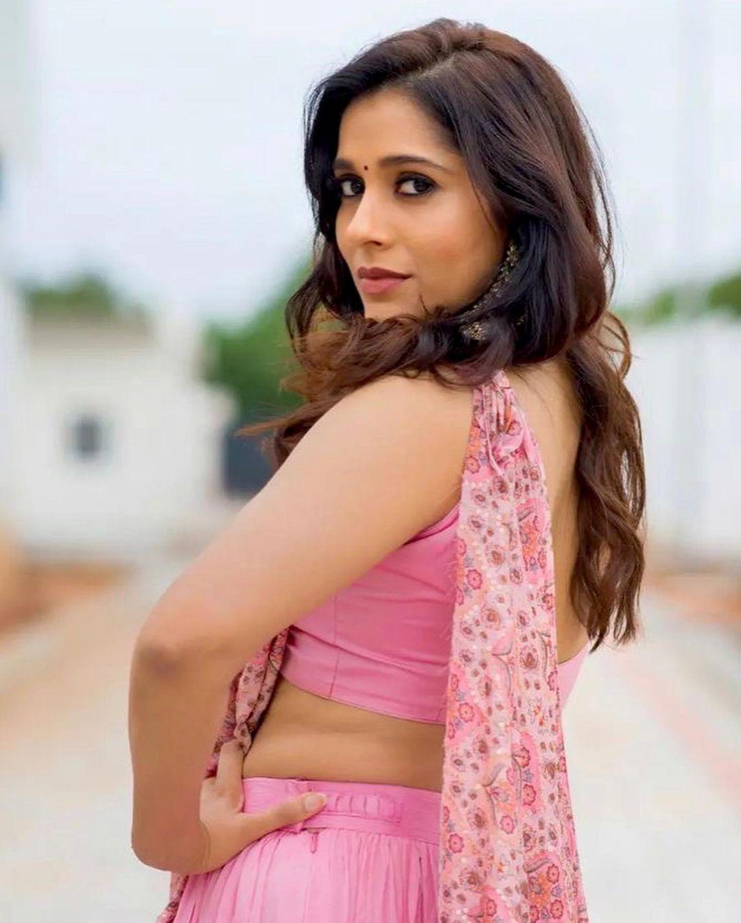 Beautiful and glamours photos | Rashmi gautam in rose lehanga hot and sexy photoshoot