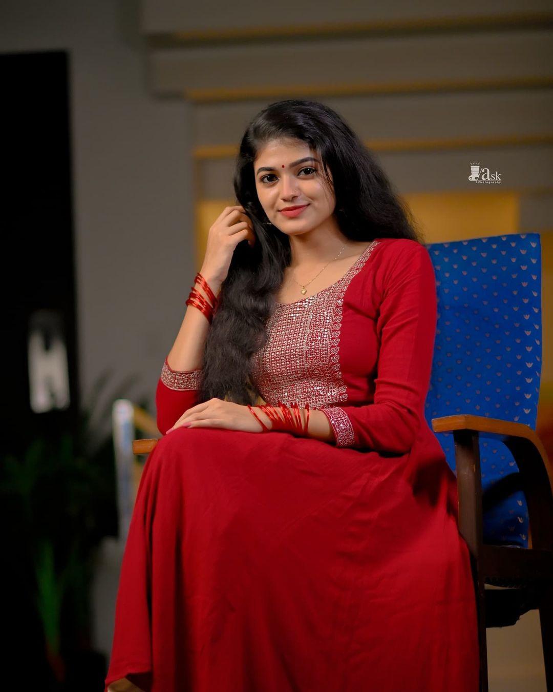 Beautiful and glamours photos | Sangeerthana vipin are n red color churidhar hot photos