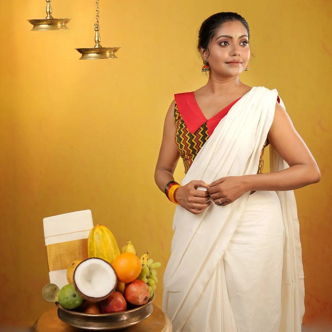 Looking very attractive and cute stills | Sruthy jayan in white saree hot and sexy photoshoot