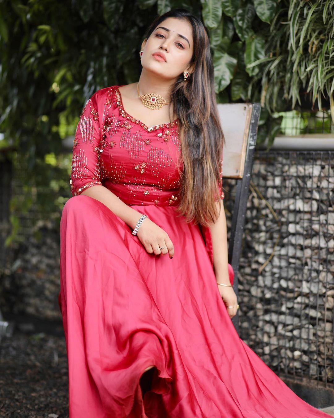 Anumol looking very hot and spicy photos gallery
