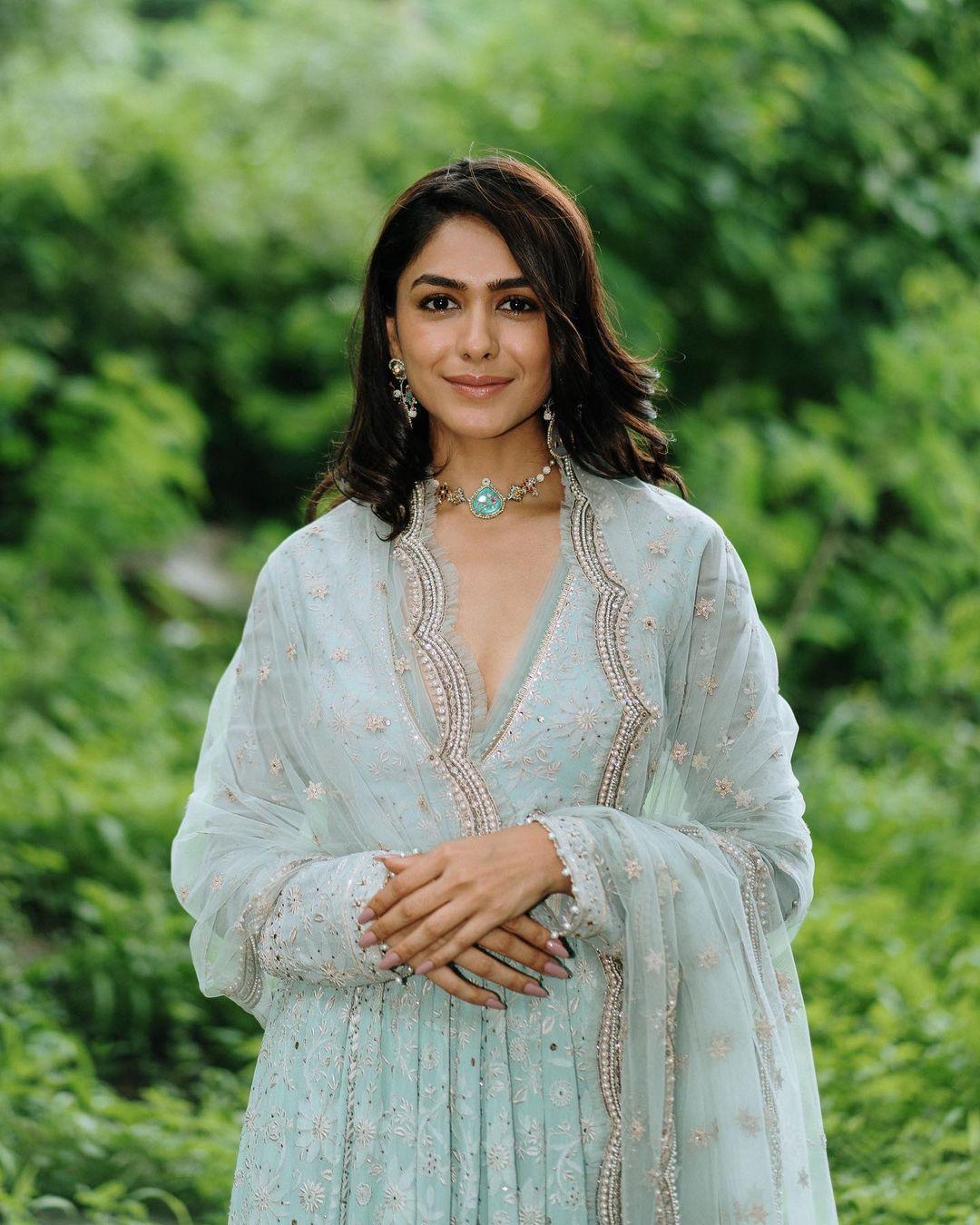 Exclusive hot and sexy stills | Mrunal Thakur exposing Cleavage in churidhar hot photos