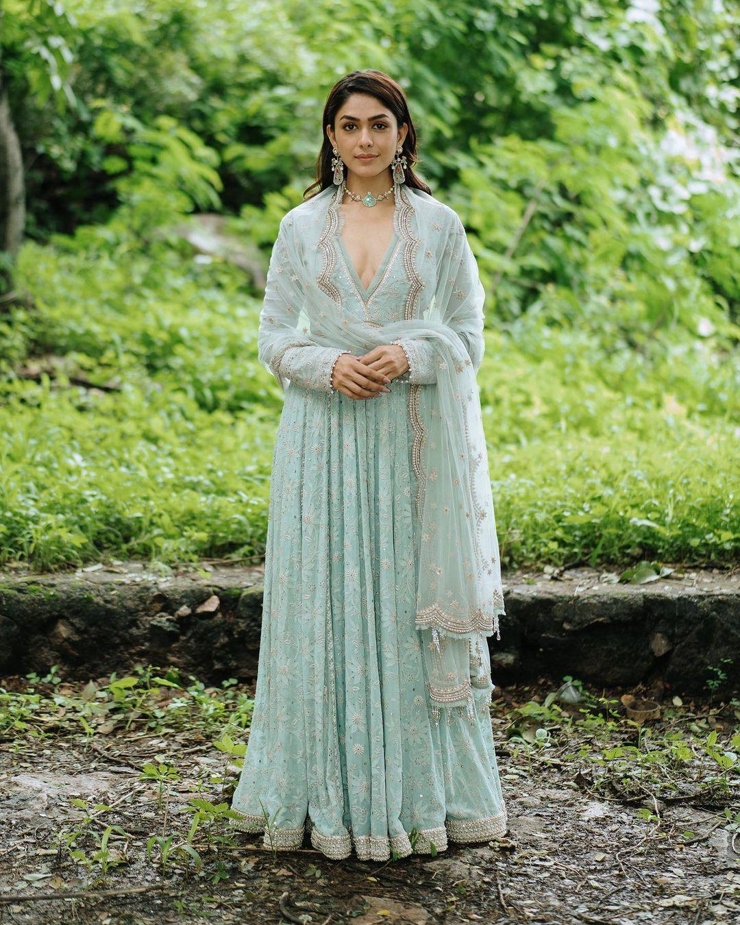 Exclusive very hot photos | Mrunal Thakur exposing Cleavage in churidhar hot photos