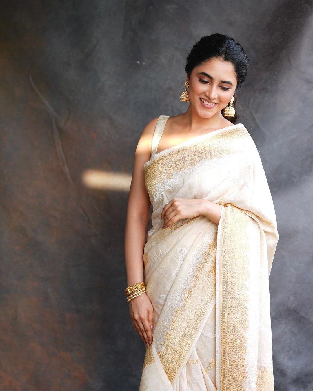 Telugu actress hot photos | Priyanka Mohan in Kasavu sleeveless blouse hot and sexy photoshoot