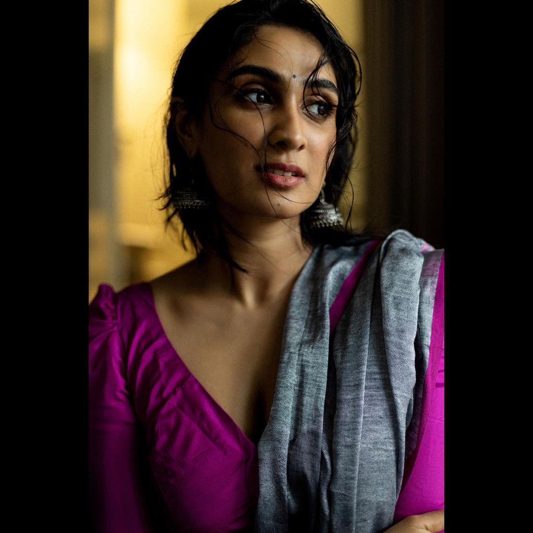 Exclusive hot photos gallery | Deepti Sati wearing saree exposing hot photos gallery