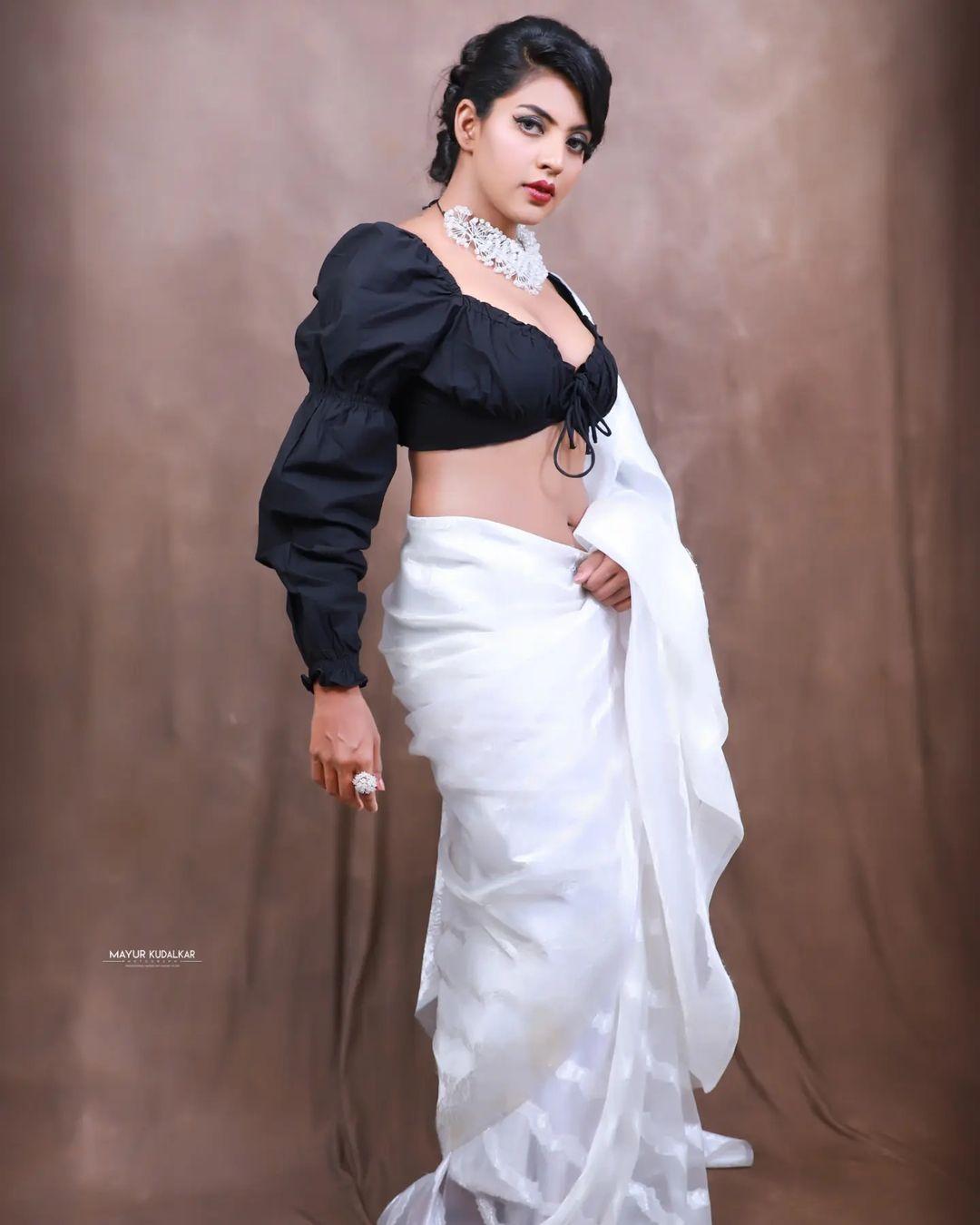 Bollywood actress hot photos | Madhuri Pawar exposing very hot and sexy photos in saree