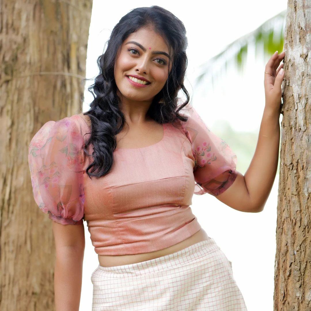 Hot and spicy photos gallery | Merin Philip beautiful and glamours photos gallery