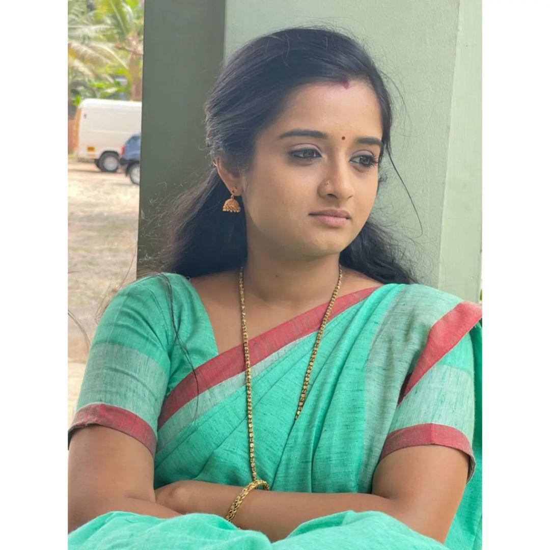 Exposing hot photos gallery | Gopika Anil in saree very glamours and cute stills