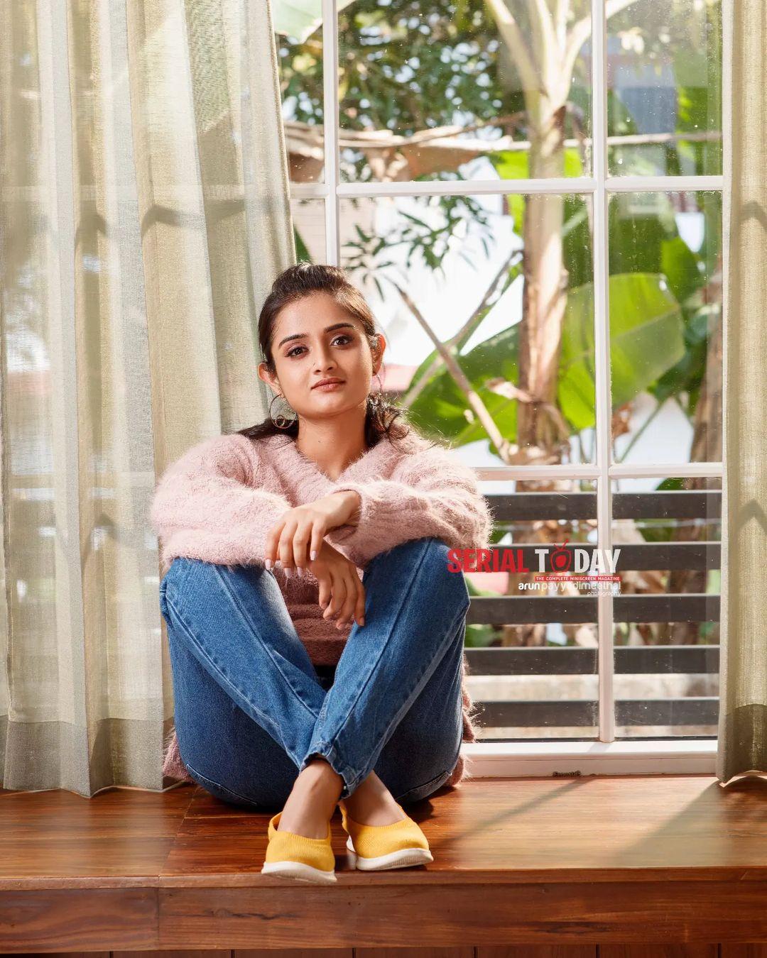 Glamours and cute stills | Gopika Anil very stylish and glamorous photos gallery