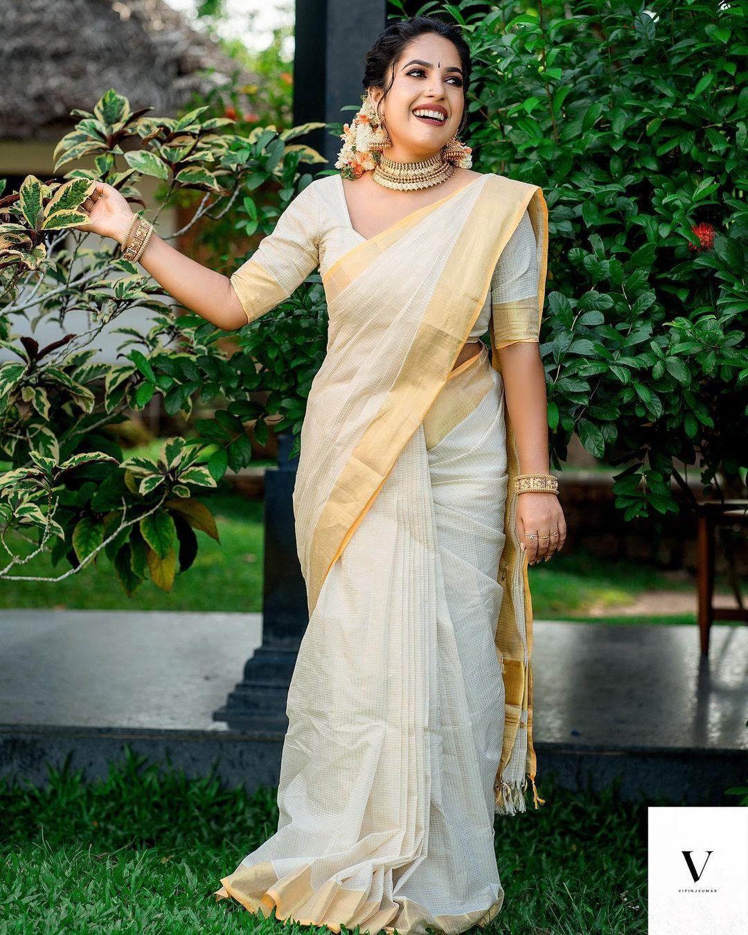 Exclusive hot and spicy photos | Television actress Amrutha Nair hot and sexy photos in saree