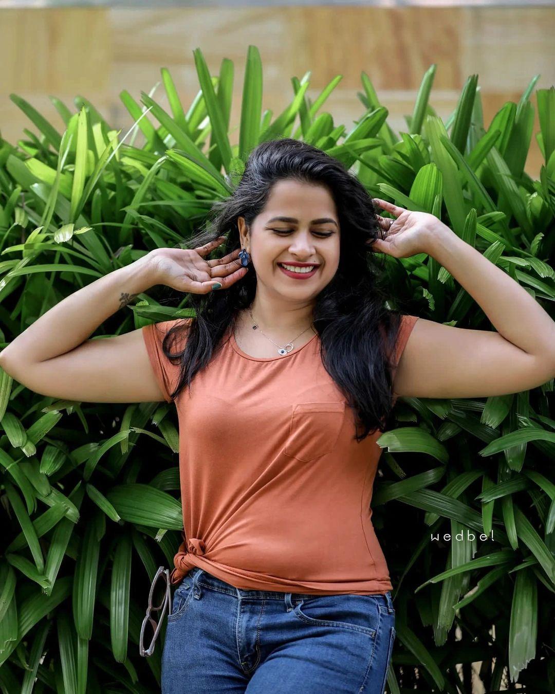 Sadhika Venugopal exclusive very glamours and cute stills