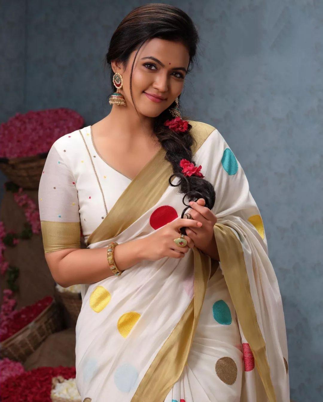 Beast actress hot photos gallery | Aparna Das in saree exclusive hot and spicy photos