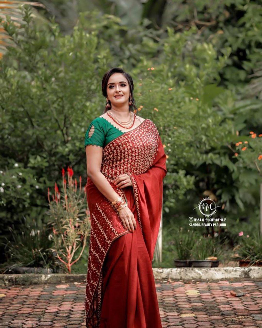 Exclusive very hot and spicy photos | Shalu Menon very glamours and sexy photos in saree