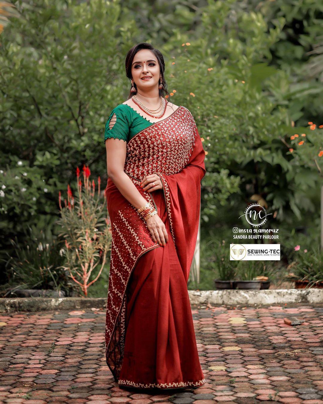 Hot and spicy very photos | Shalu Menon very glamours and sexy photos in saree