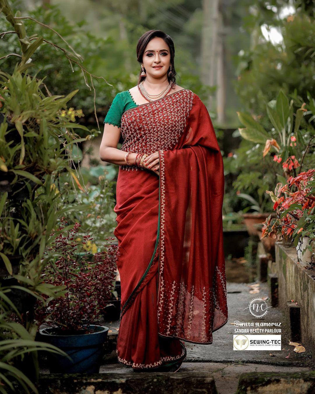 South Indian Actress hot photos | Shalu Menon very glamours and sexy photos in saree
