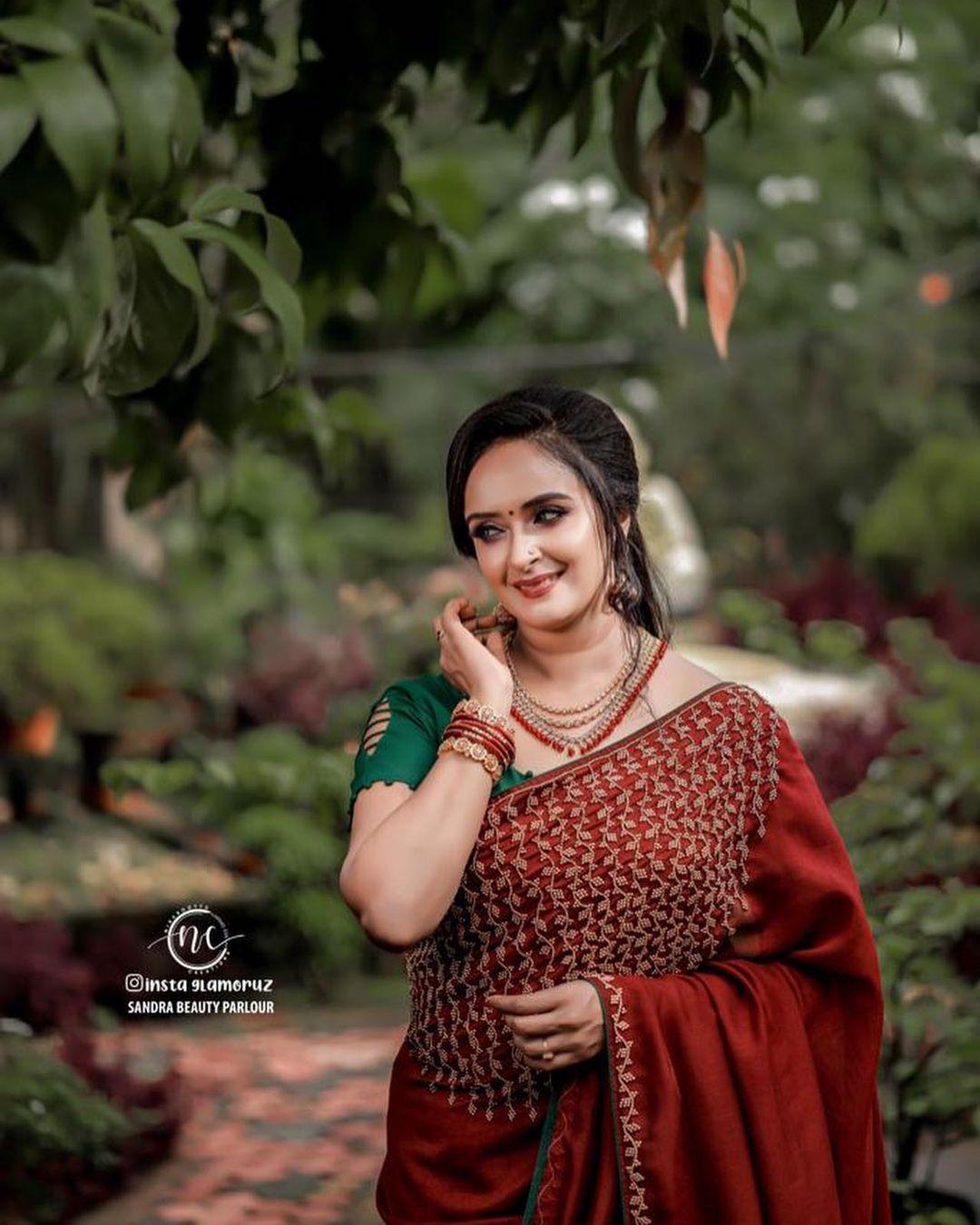 Unseen hot and sexy photoshoot | Shalu Menon very glamours and sexy photos in saree