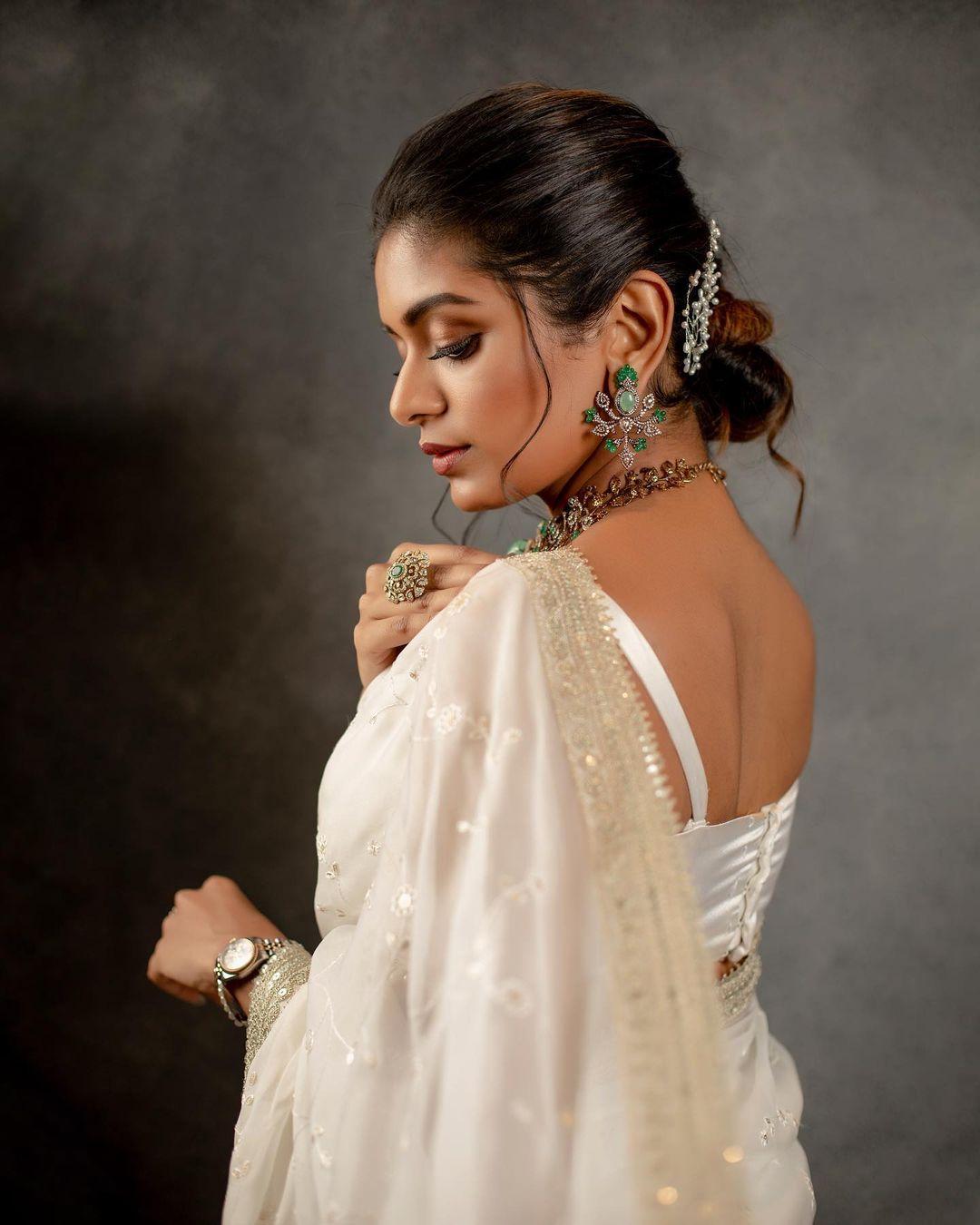 Beautiful and cute stills | Aditi Shankar in sleeveless blouse and saree hot photos