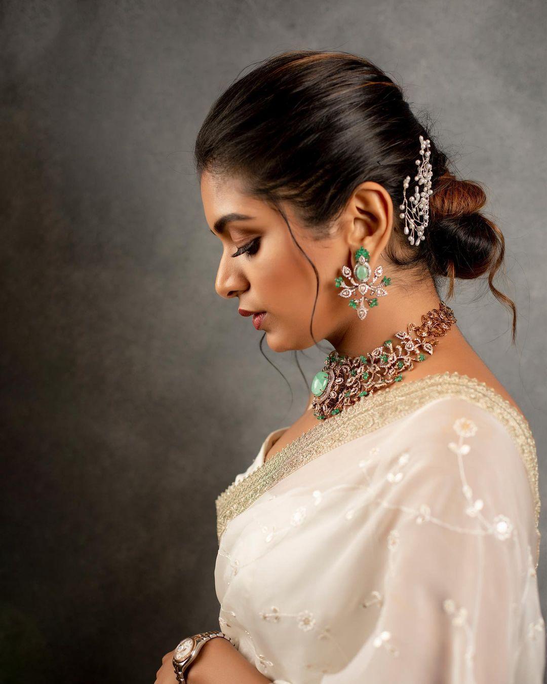 Glamours and cute picture | Aditi Shankar in sleeveless blouse and saree hot photos