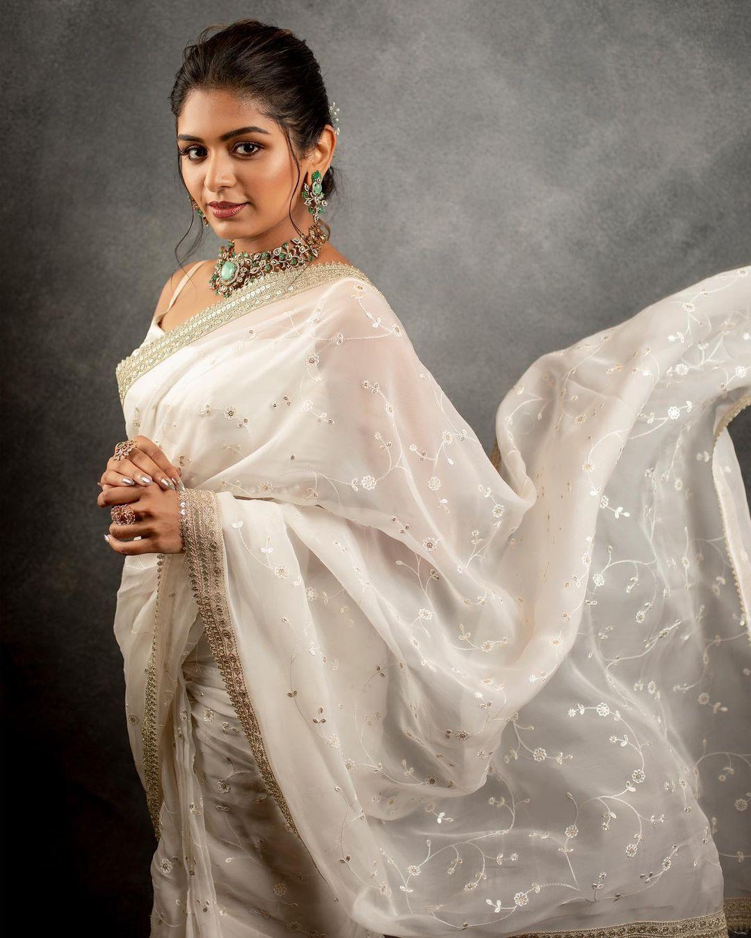 Glamours and sexy photoshoot | Aditi Shankar in sleeveless blouse and saree hot photos