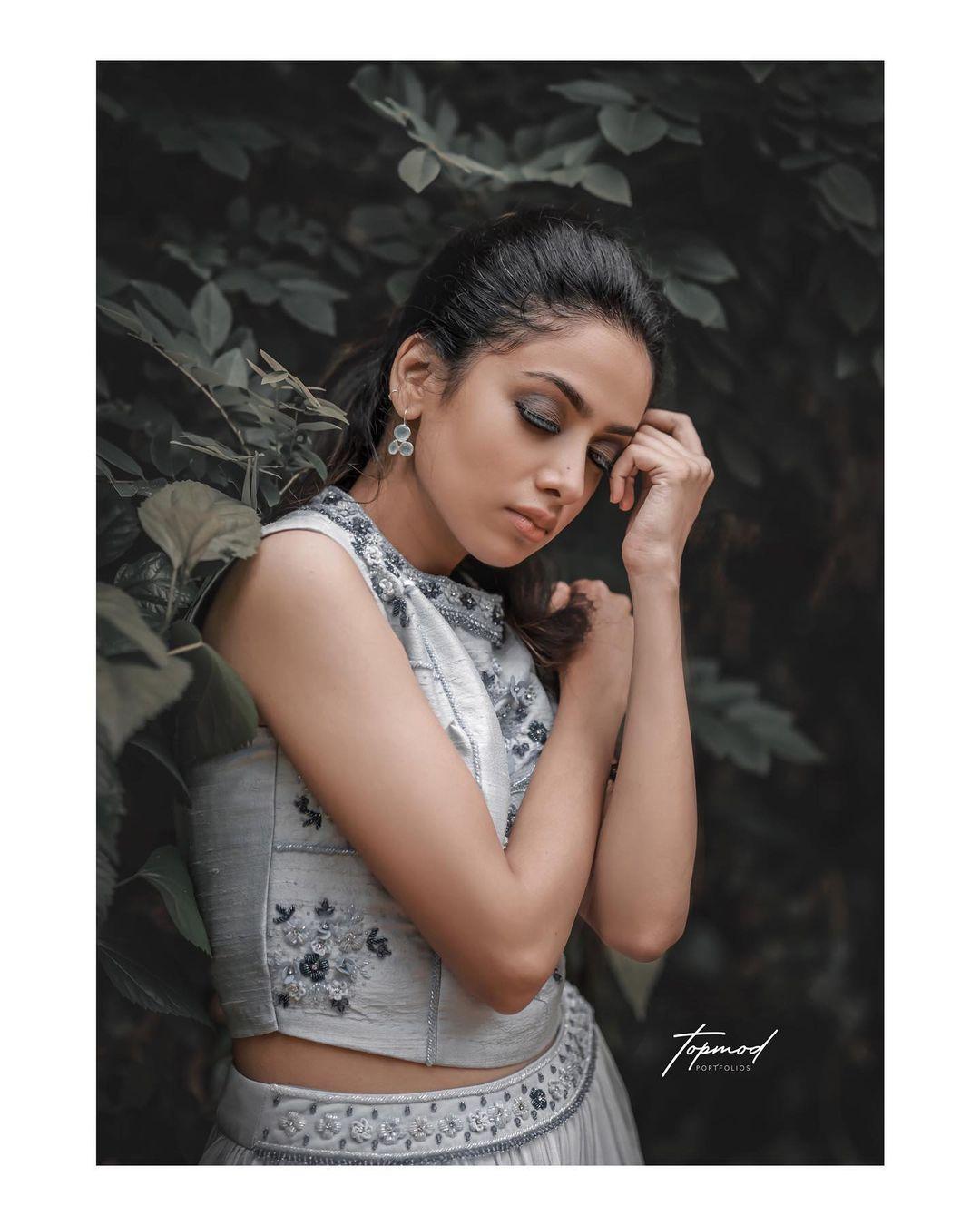 Glamours and cute stills | Gauthami Nair very stylish and sexy photos gallery