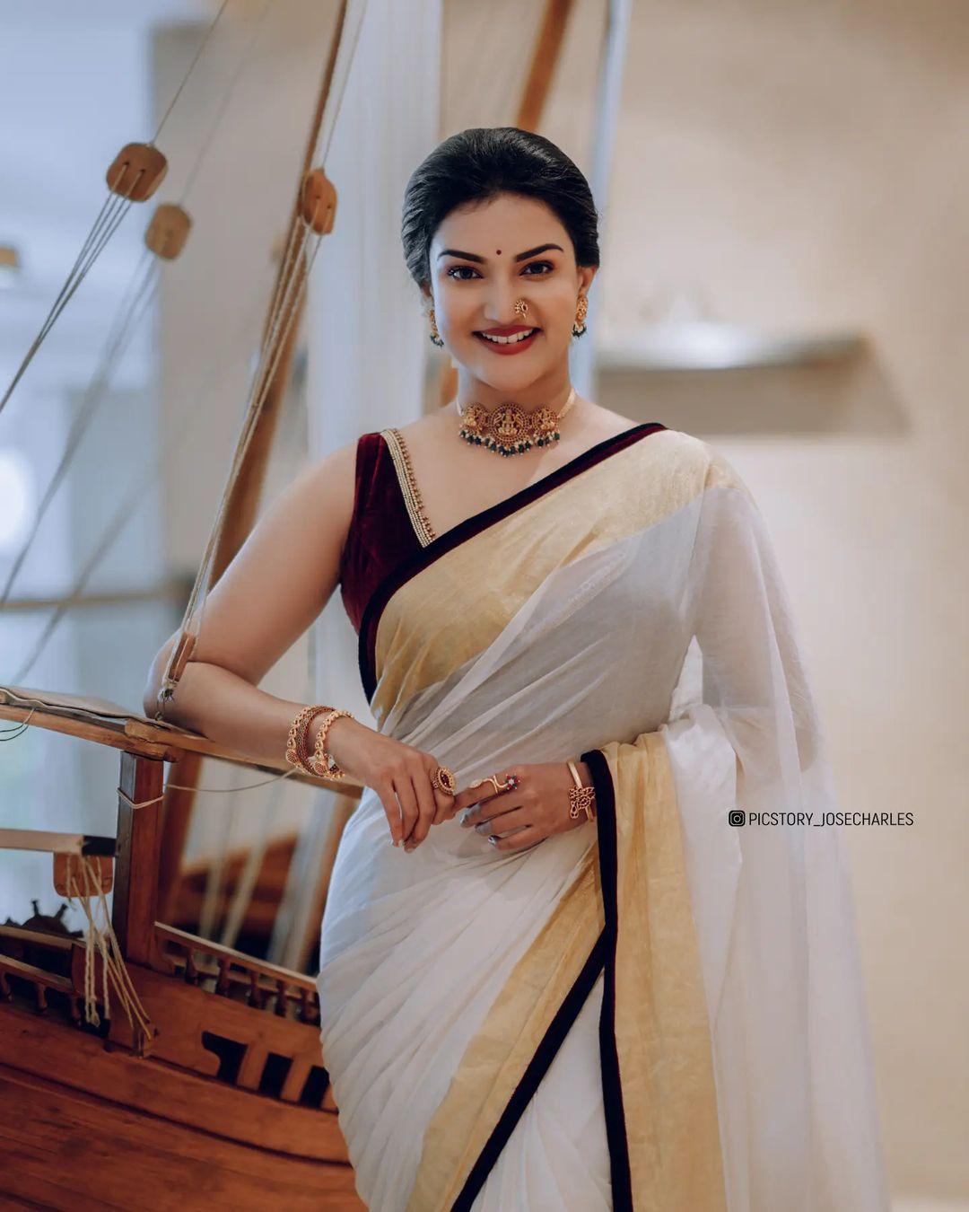 Hot and sexy photoshoot | Honey Rose in Kasavu Saree exposing very hot photos gallery