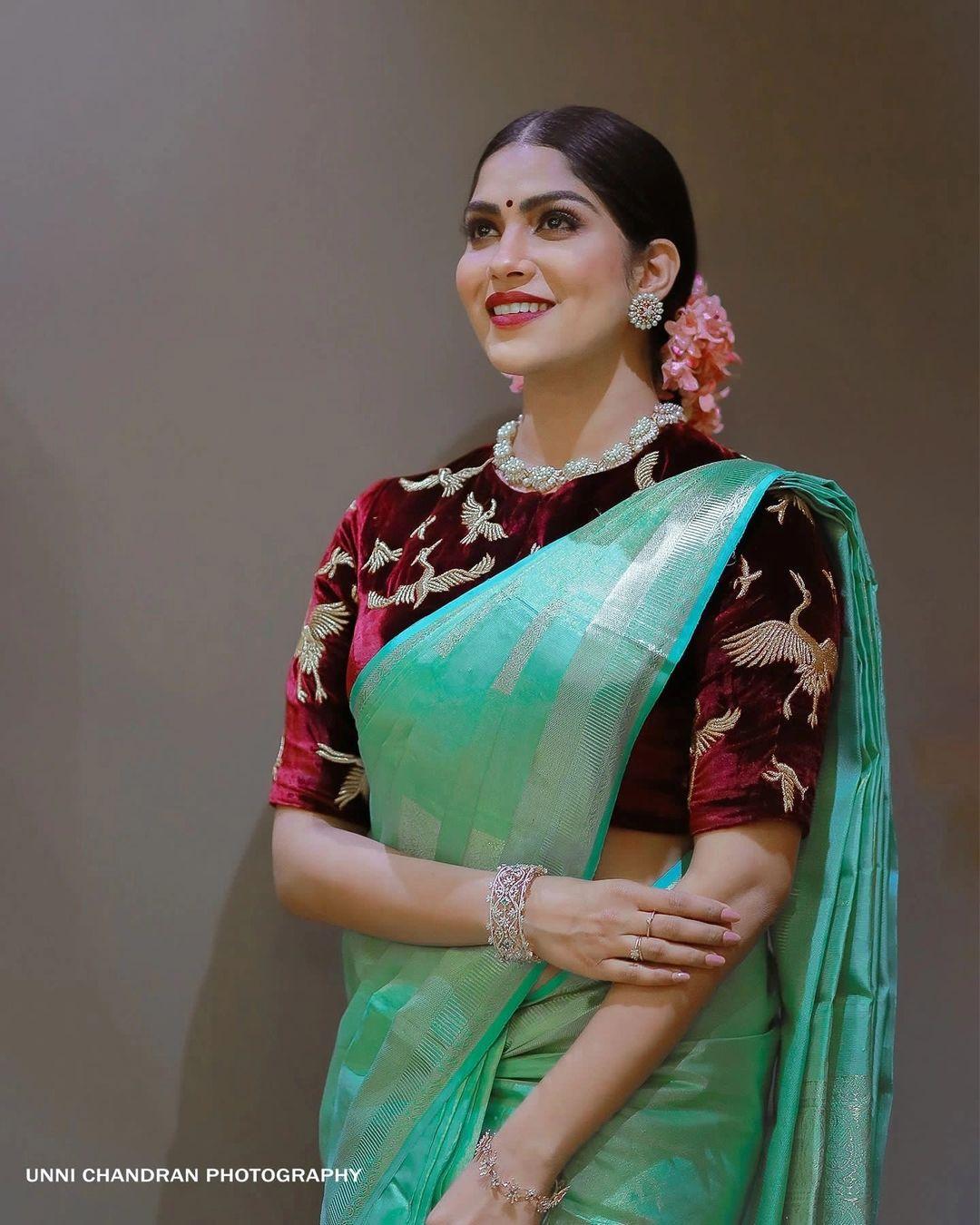 South Indian Actress hot photos | Swasika in saree hot and sexy photoshoot