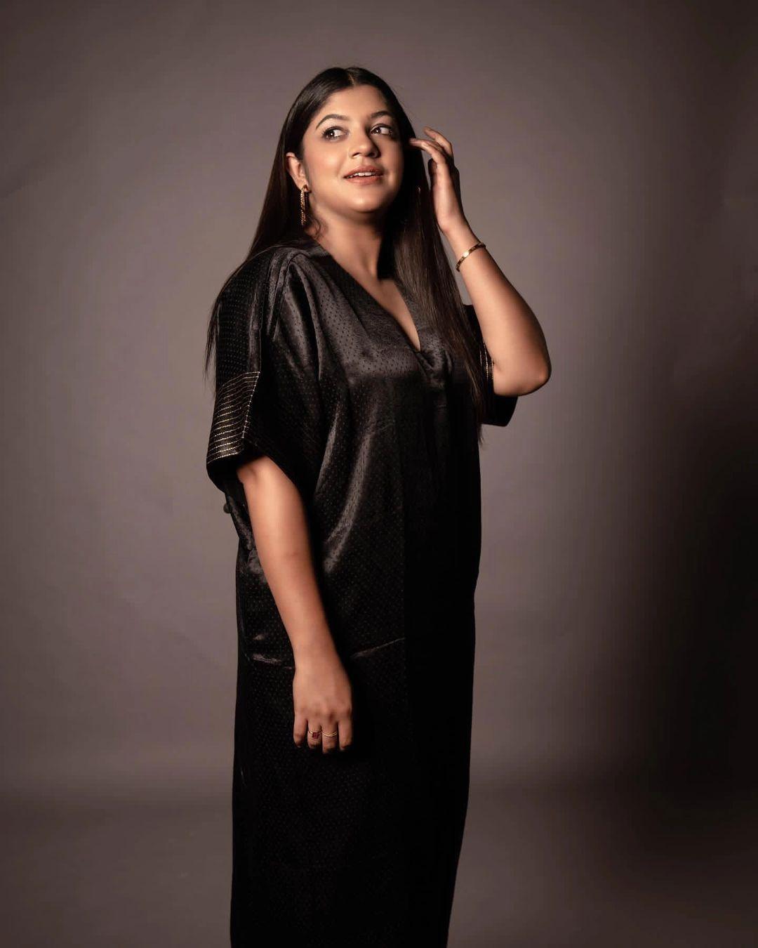 Actress Looking very glamours photos | Aparna Balamurali wearing black dress hot and sexy photoshoot