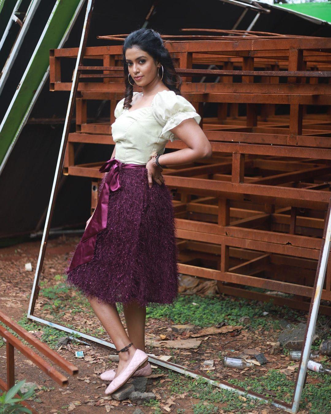 Exclusive very hot photos gallery | Roshni Haripriyan beautiful and stunning hot photos gallery