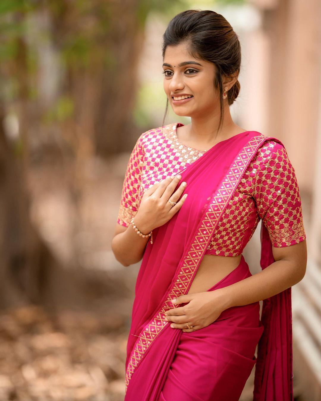 Hot And Unseen Photos gallery | Vj Archana in Red saree looking very glamours and cute picture