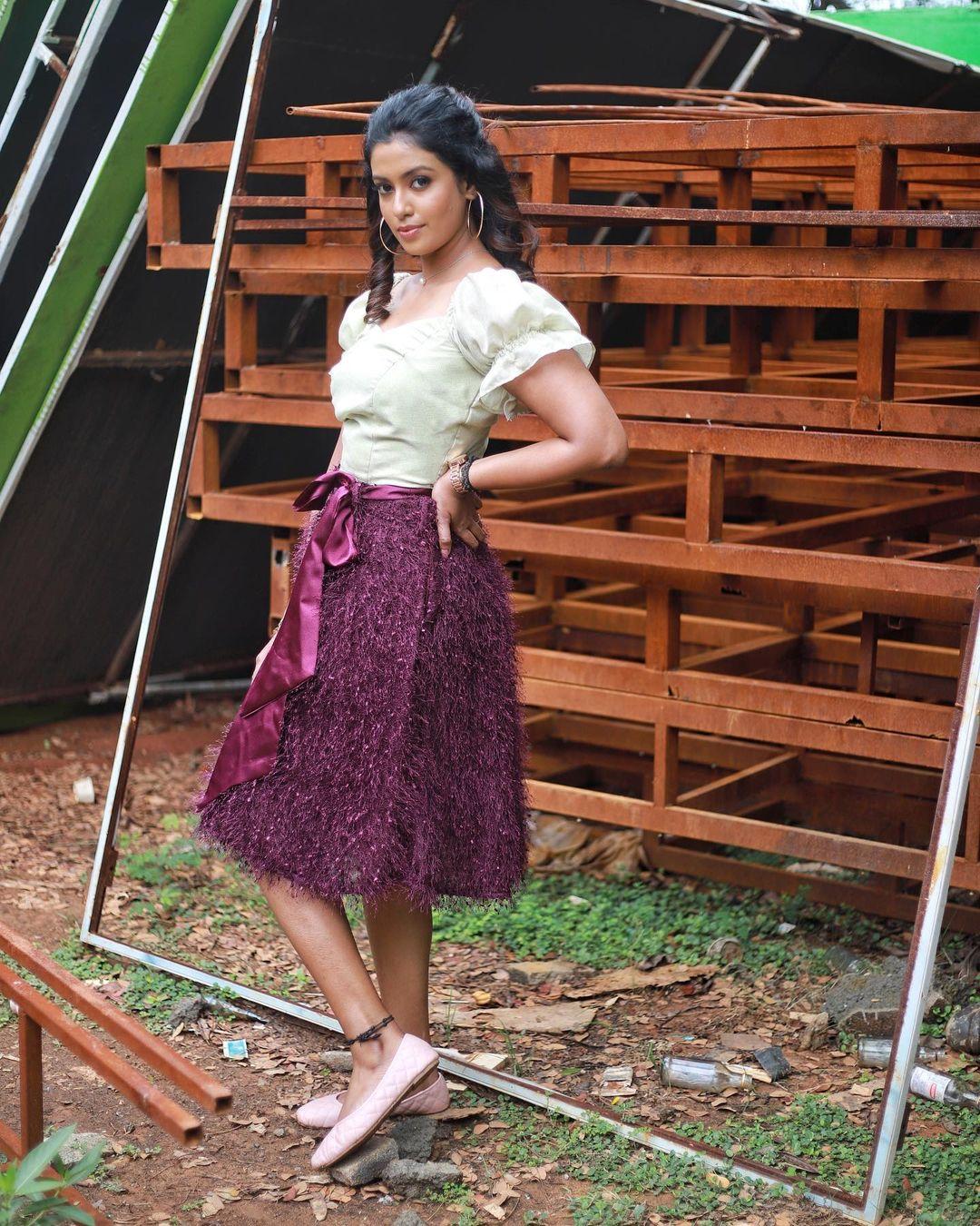 South Indian Actress hot photos | Roshni Haripriyan beautiful and stunning hot photos gallery