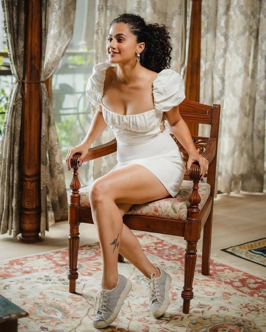 South Indian Actress hot photos | Taapsee Pannu very stylish and glamours sexy photoshoot