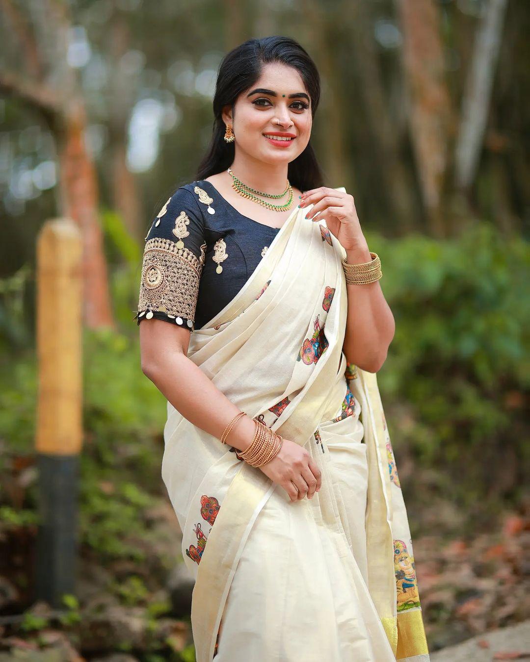 Beautiful and cute stills | Arathy Sojan looking very glamorous and sexy photoshoot in Kasavu Saree