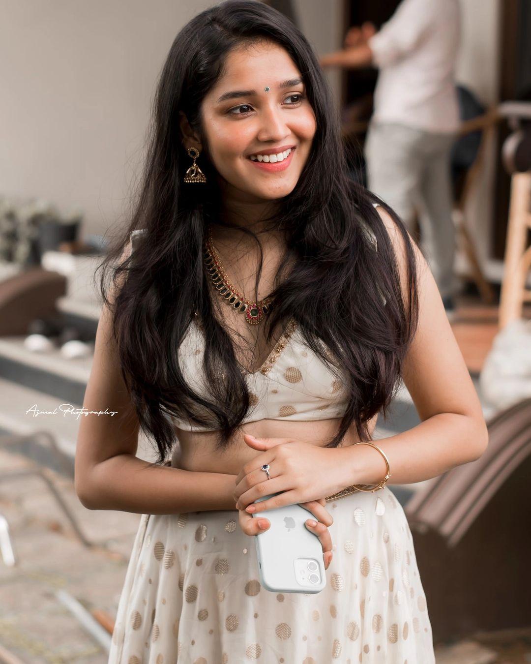 Beautiful and glamorous photos | Anikha Surendran wearing bra hot and sexy photoshoot