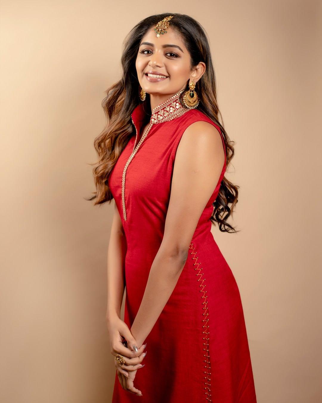 Cute and sexy photoshoot |Aditi Shankar very cute and sexy photos in red dress